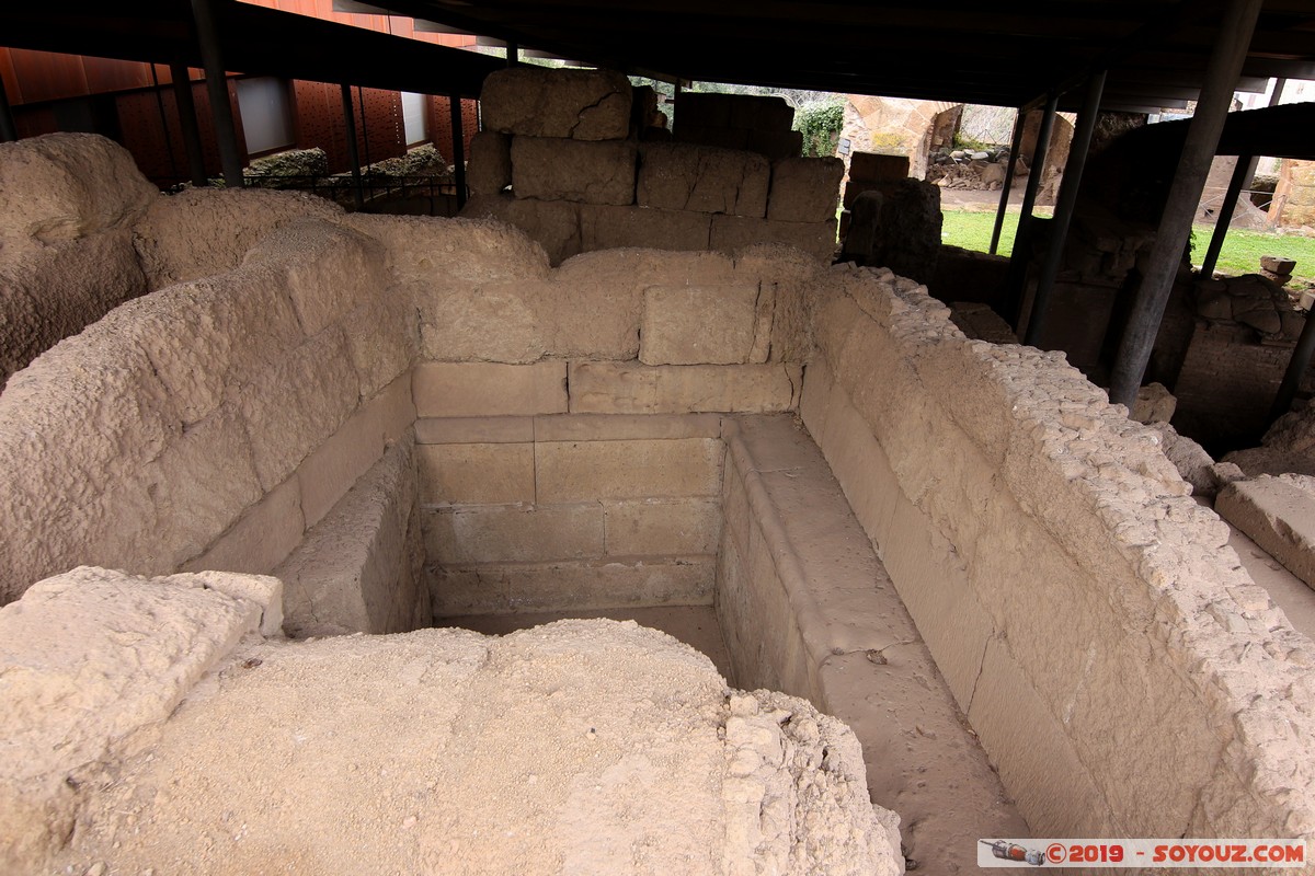Roma - Foro Romano - Capanne di Romolo
Mots-clés: Campitelli Colle Della Valentina geo:lat=41.88927500 geo:lon=12.48508697 geotagged ITA Italie Lazio patrimoine unesco Ruines Romain Foro Romano Capanne di Romolo
