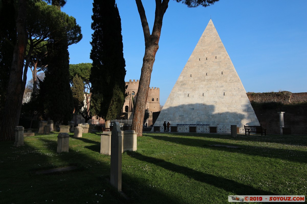 Roma - Cimitero acattolico di Roma - Piramide Cestia
Mots-clés: Colle Della Valentina Garbatella geo:lat=41.87661167 geo:lon=12.48012611 geotagged ITA Italie Lazio Cimitero acattolico di Roma Testaccio cimetiere Piramide Cestia Ruines romaines