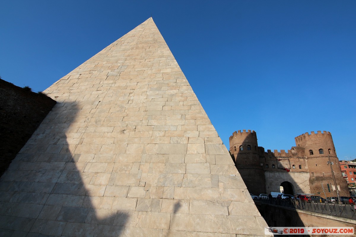 Roma - Piramide Cestia
Mots-clés: Colle Della Valentina Garbatella geo:lat=41.87621634 geo:lon=12.48084253 geotagged ITA Italie Lazio Piramide Cestia Ruines romaines Testaccio