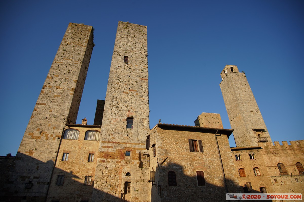 San Gimignano - Piazza dell'Erbe, Torri dei Salvucci, Torre Rognosa
Mots-clés: geo:lat=43.46795427 geo:lon=11.04294896 geotagged ITA Italie San Gimignano Toscana sunset Piazza dell'Erbe Torri dei Salvucci Torre Rognosa