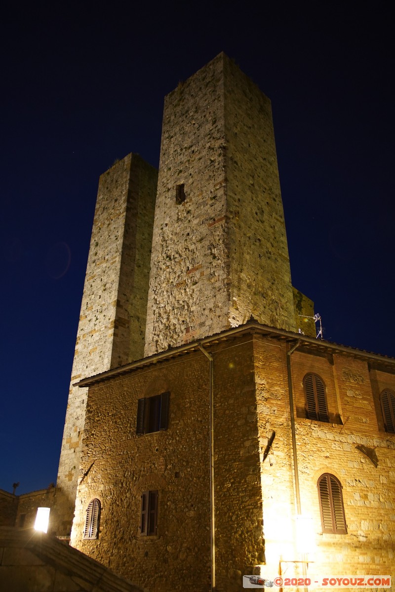 San Gimignano by  night - Torri dei Salvucci
Mots-clés: geo:lat=43.46788675 geo:lon=11.04304008 geotagged ITA Italie San Gimignano Toscana Nuit Torri dei Salvucci Piazza del Duomo