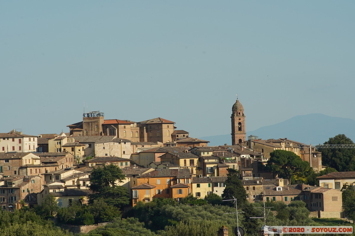 Siena - vista dal castello: Duomo di Siena
Mots-clés: geo:lat=43.32145926 geo:lon=11.32243133 geotagged ITA Italie Siena Toscana patrimoine unesco Eglise Duomo di Siena