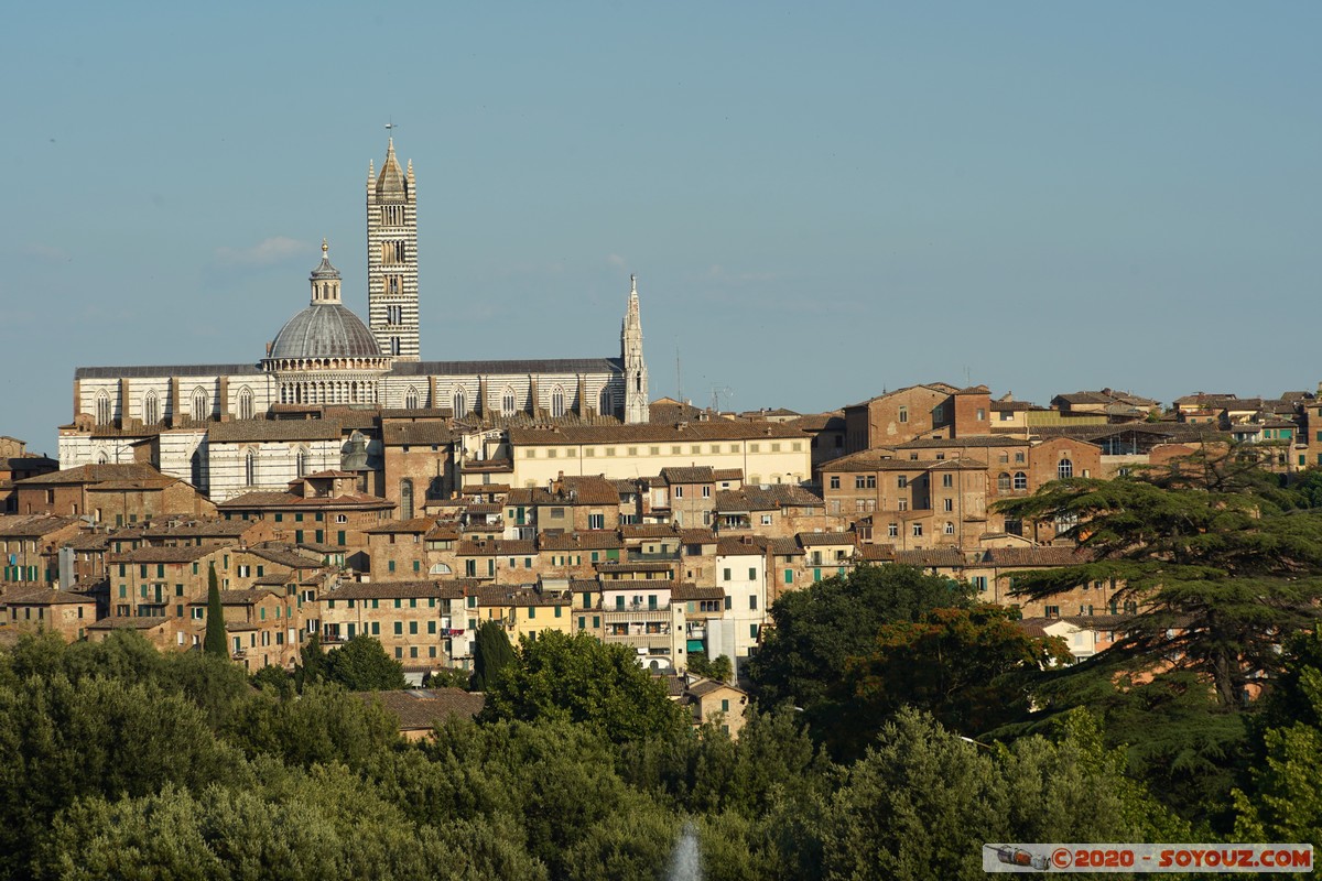 Siena - vista dal castello: Duomo di Siena
Mots-clés: geo:lat=43.32145926 geo:lon=11.32243133 geotagged ITA Italie Siena Toscana patrimoine unesco Eglise Duomo di Siena