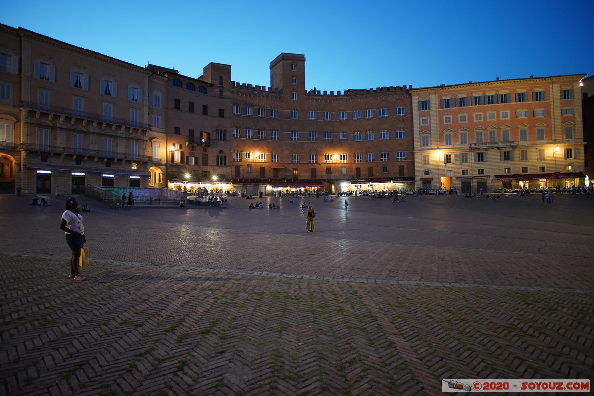 Siena by night - Piazza del Campo - Palazzo Sansedoni e Palazzo Chigi-Zondadari
Mots-clés: geo:lat=43.31832333 geo:lon=11.33145214 geotagged ITA Italie Siena Toscana patrimoine unesco Piazza del Campo Nuit Palazzo Sansedoni Palazzo Chigi-Zondadari