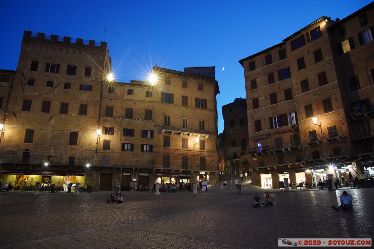 Siena by night - Piazza del Campo - Palazzo d'Elci
Mots-clés: geo:lat=43.31864019 geo:lon=11.33128111 geotagged ITA Italie Siena Toscana patrimoine unesco Piazza del Campo Nuit Palazzo d'Elci Lune