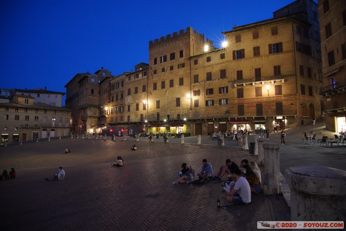 Siena by night - Piazza del Campo - Palazzo d'Elci
Mots-clés: geo:lat=43.31848854 geo:lon=11.33110595 geotagged ITA Italie Siena Toscana patrimoine unesco Piazza del Campo Nuit Palazzo d'Elci