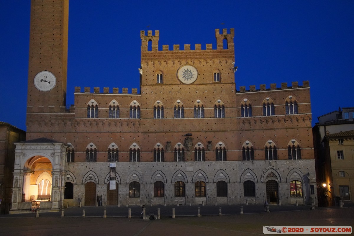 Siena by night - Piazza del Campo - Palazzo Pubblico e Torre del Mangia
Mots-clés: geo:lat=43.31848293 geo:lon=11.33153649 geotagged ITA Italie Siena Toscana patrimoine unesco Piazza del Campo Palazzo Pubblico Nuit