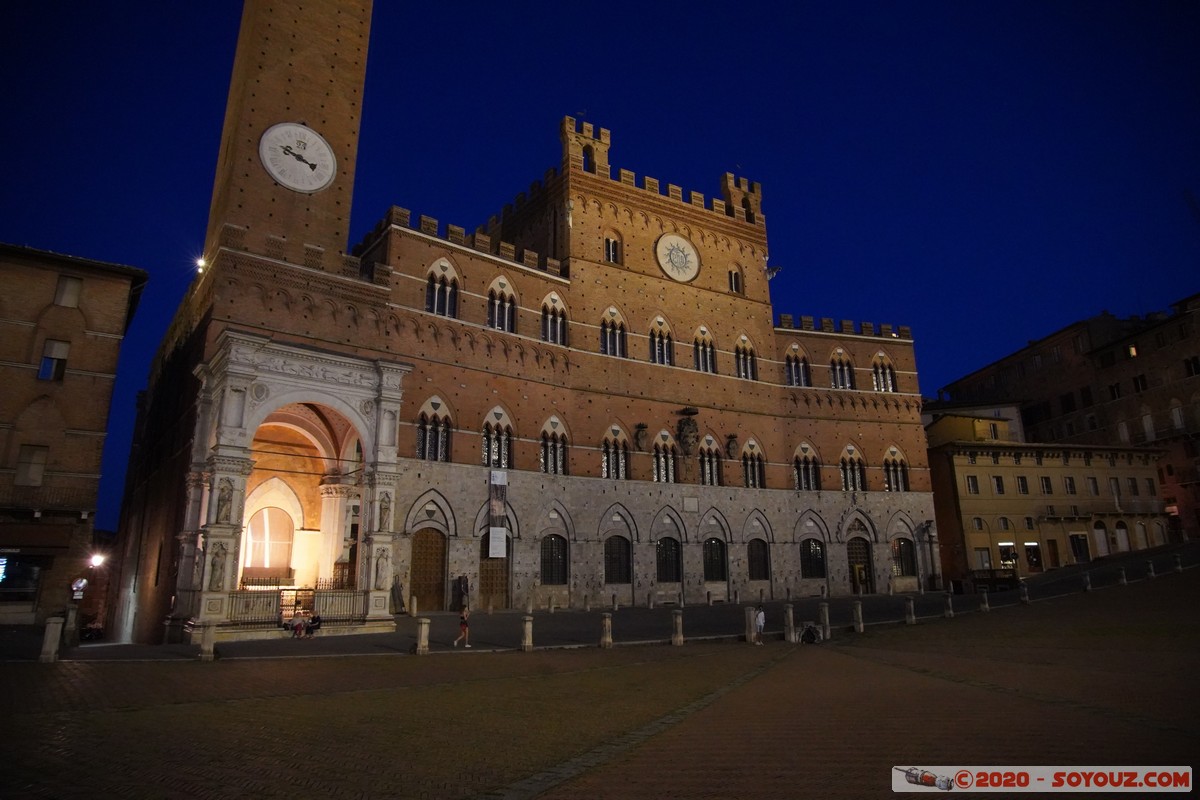 Siena by night - Piazza del Campo - Palazzo Pubblico e Torre del Mangia
Mots-clés: geo:lat=43.31862267 geo:lon=11.33194933 geotagged ITA Italie Siena Toscana patrimoine unesco Piazza del Campo Palazzo Pubblico Nuit