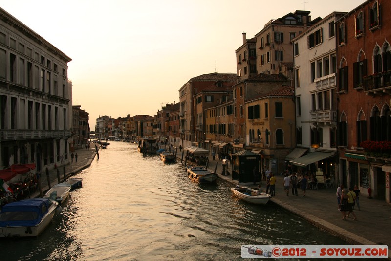 Venezia - Canal di Cannaregio
Mots-clés: geo:lat=45.44350333 geo:lon=12.32972833 geotagged ITA Italie Sesti&Atilde;&uml;re di Cannaregio Veneto Venezia patrimoine unesco canal sunset
