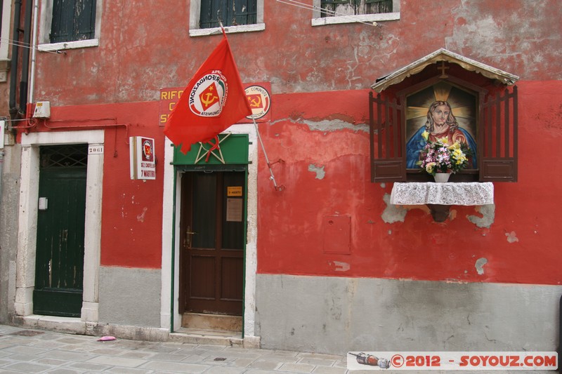 Venezia - Rio de la Tana - Partito Comunista e Jesus
Mots-clés: Castello geo:lat=45.43315500 geo:lon=12.35297333 geotagged ITA Italie Sesti&Atilde;&uml;re di Castello Veneto patrimoine unesco Communisme Eglise