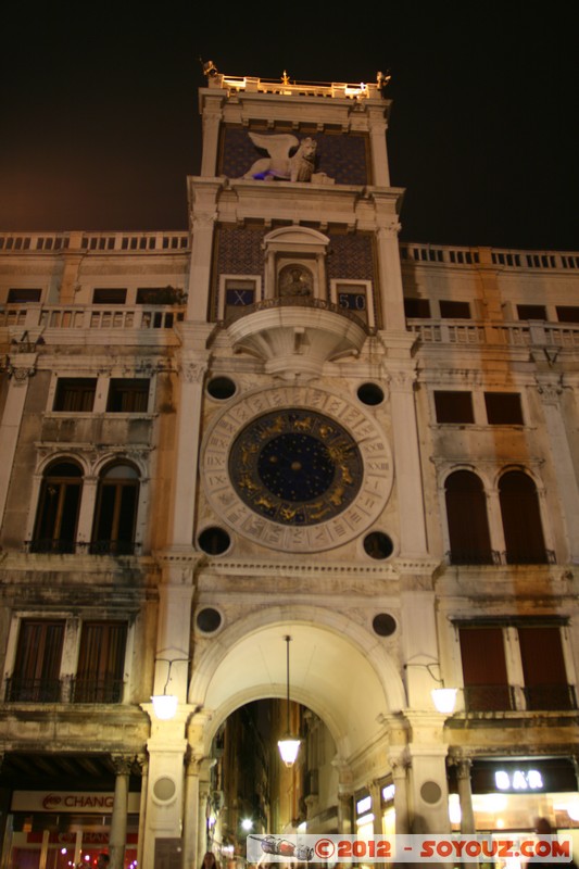Venezia di notte - Piazza San Marco - Torre dell'orologio
Mots-clés: geo:lat=45.43471709 geo:lon=12.33908043 geotagged ITA Italie SestiÃ¨re di San Marco Veneto Venezia patrimoine unesco Nuit Piazza San Marco Torre dell'orologio