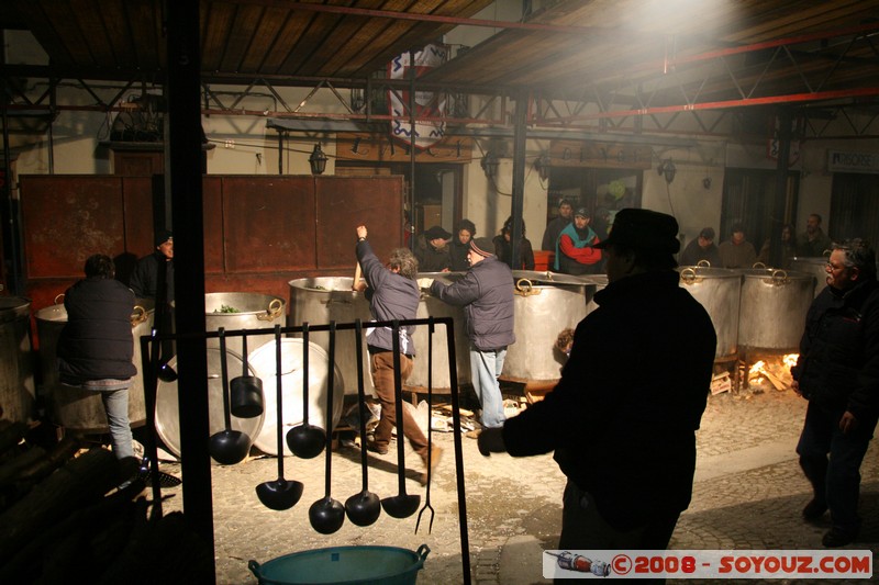 Storico Carnevale di Ivrea - Fagiolata Benefica del Castellazzo
Mots-clés: Nuit Nourriture