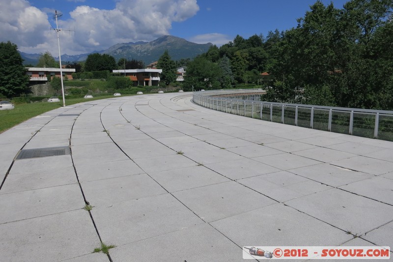 Ivrea - Unita residenziale Ovest: Talponia - 1971
Mots-clés: Banchette geo:lat=45.45840176 geo:lon=7.86779926 geotagged ITA Italie Ivrea Piemonte Architecture