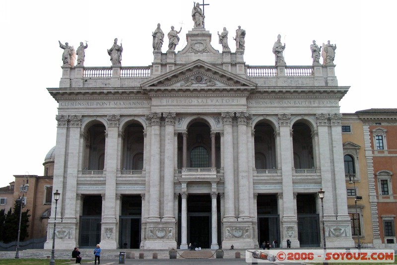 Basilique San Giovanni in Laterano
Fond�e en 314 - La fa�ade est du 18e siecle
