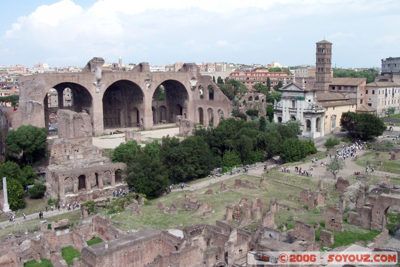Basilique di Massenzio e Constentino et maison des Vestales

