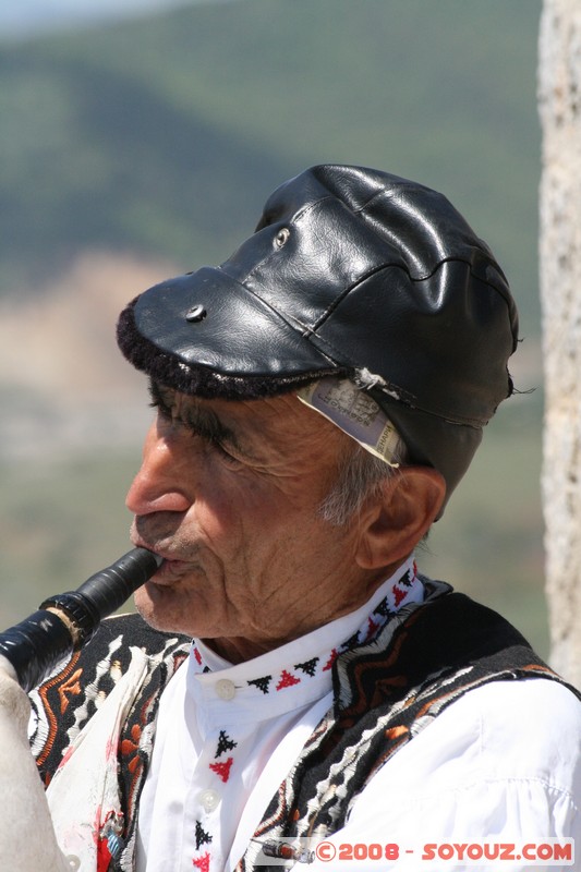 Ohrid - Samuilâ��s Fortress - Gaida (Cornemuse) player
Mots-clés: patrimoine unesco musique chateau Ruines