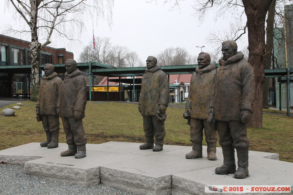 Bygdoy - Frammuseet - Statue of Roald Amundsen and his men
Mots-clés: Bygd&oslash;y geo:lat=59.90257933 geo:lon=10.69968300 geotagged NOR Norv&egrave;ge Oslo Norway Frammuseet statue