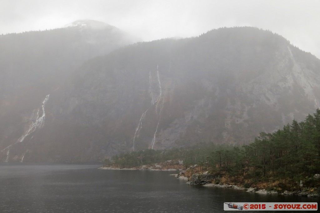 Hordaland - Husdalsvatnet
Mots-clés: geo:lat=60.65636394 geo:lon=5.48954081 geotagged Hordaland NOR Norv&egrave;ge Ostereidet Tofto Norway Husdalsvatnet Lac Montagne