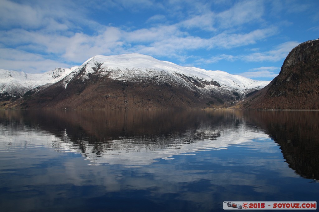 Hornindalsvatnet - Holmoyane
Mots-clés: geo:lat=61.95672196 geo:lon=6.47667680 geotagged Grod&aring;s Hornindal NOR Norv&egrave;ge Sogn og Fjordane Lac Montagne Neige paysage
