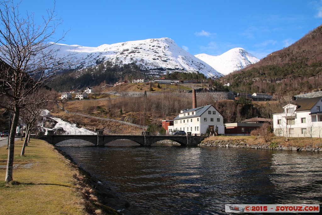 Hellesylt
Mots-clés: geo:lat=62.08637386 geo:lon=6.87025043 geotagged Hellesylt More og Romdal NOR Norv&egrave;ge Neige Montagne