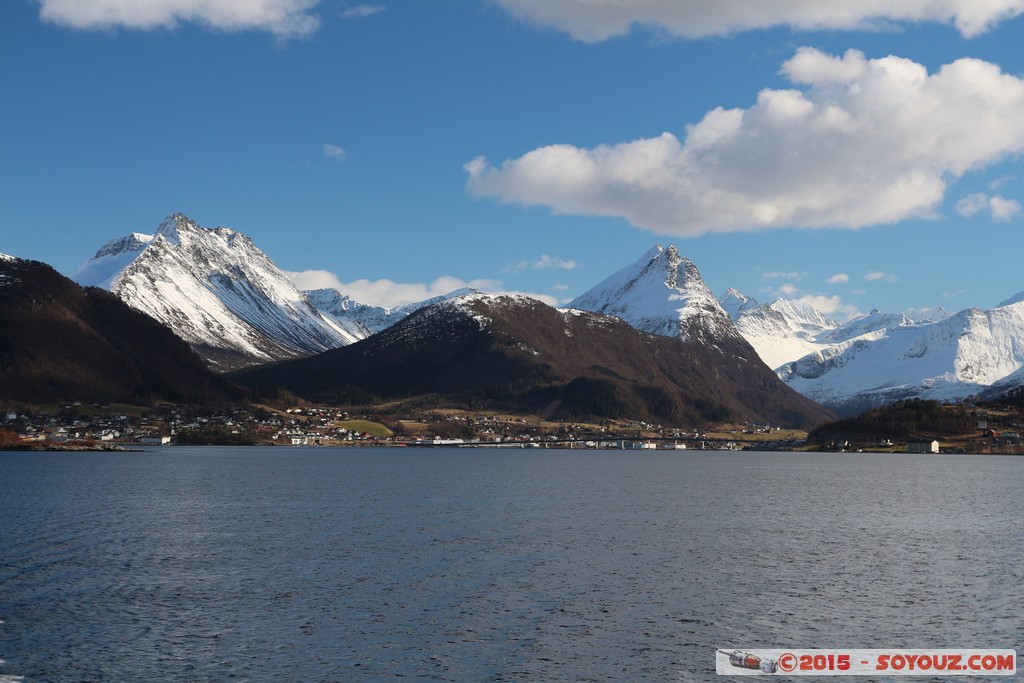 Storfjorden - Ferry Magerholm/Orsneset
Mots-clés: geo:lat=62.41935000 geo:lon=6.52311200 geotagged Ikornnes Magerholm More og Romdal NOR Norv&egrave;ge Norway Storfjorden Fjord Montagne Neige
