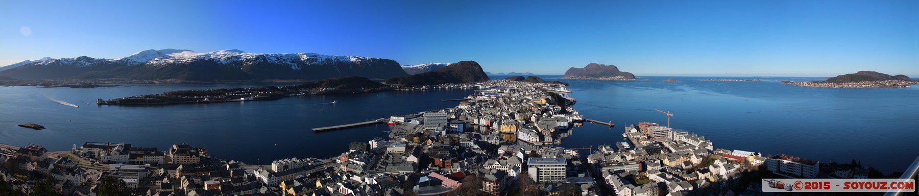 Alesund - Panorama from Aksla Utsiktspunkt
Stitched Panorama
Mots-clés: lesund geo:lat=62.47415050 geo:lon=6.16404750 geotagged More og Romdal NOR Norv&egrave;ge Norway Alesund Aksla Utsiktspunkt Fjord Montagne panorama