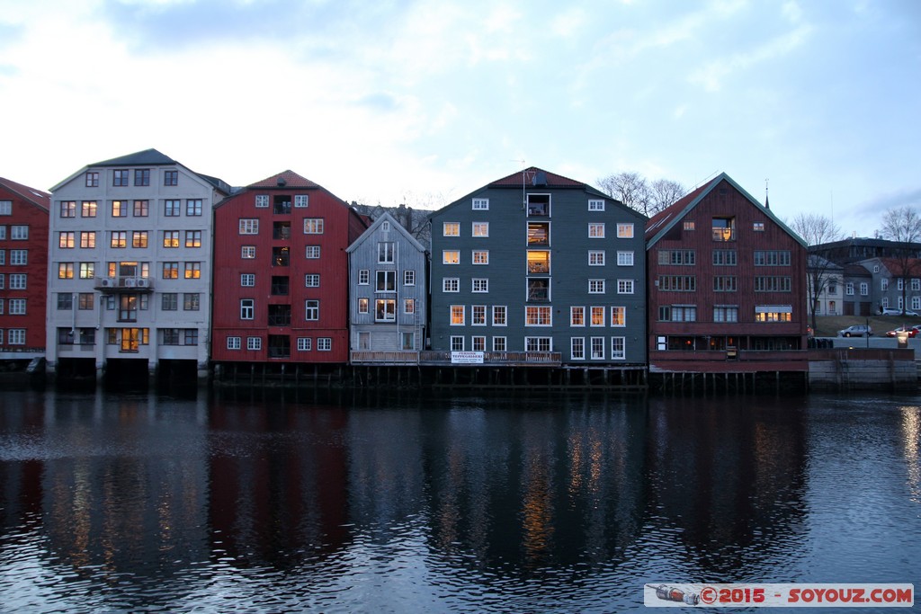 Trondheim - Bakklandet at dusk - Old warehouses along Nidelven river
Mots-clés: Bakklandet geo:lat=63.42956380 geo:lon=10.40367080 geotagged NOR Norv&egrave;ge Sor-Trondelag Trondheim Norway Riviere sunset