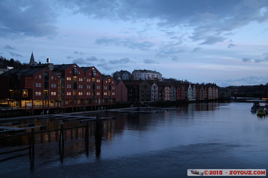 Trondheim - Bakklandet at dusk
Mots-clés: geo:lat=63.43258396 geo:lon=10.40638652 geotagged Kirkesletten NOR Norv&egrave;ge Sor-Trondelag Trondheim Norway sunset
