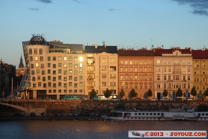 Prague - Tancici dum
Mots-clés: CZE geo:lat=50.07517548 geo:lon=14.40947056 geotagged Hlavn&Atilde;&shy; m&Auml;�sto Praha Ko&Aring;&iexcl;&Atilde;&shy;&Aring;�e R&Atilde;&copy;publique Tch&Atilde;&uml;que Sm&Atilde;&shy;chov patrimoine unesco Nove Mesto Tancici dum Architecture sunset