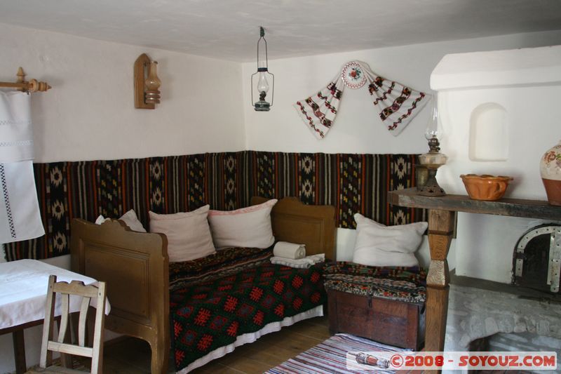 Suceava's Village Museum - Casa Rosu
Mots-clés: Bois