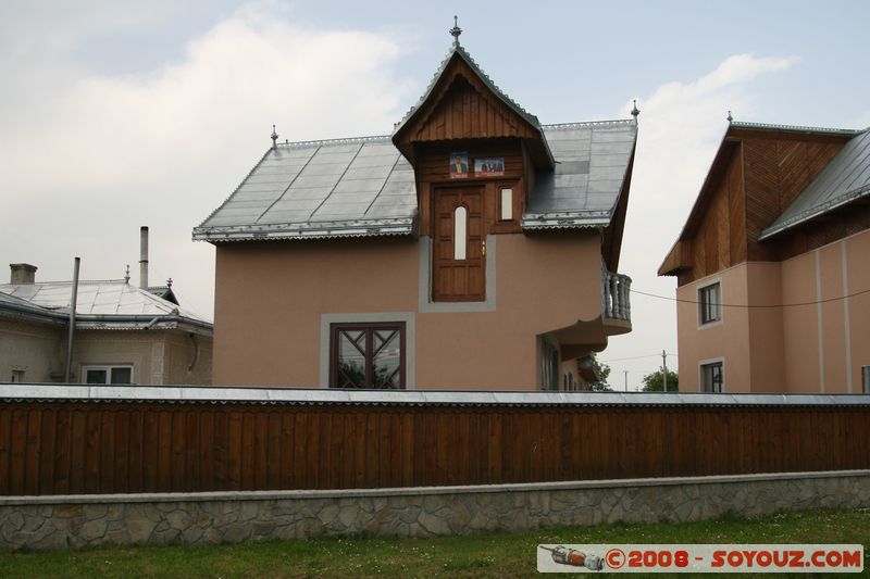 Lipoveni - porte sur le vide
Mots-clés: Insolite