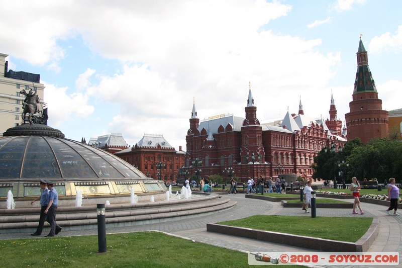 Moscou - Fontaine sur Okhotny Ryad
