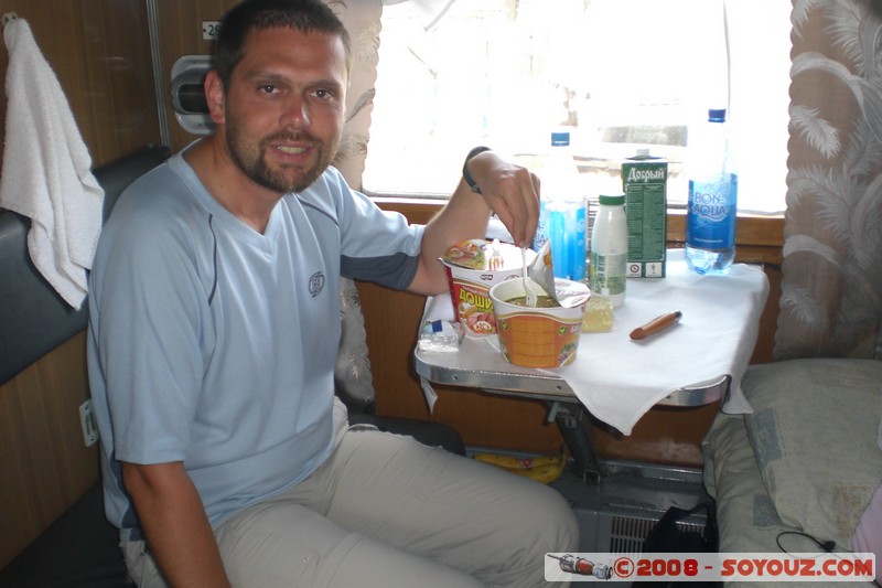 Train Krasnoiarsk - Severobaikalsk - Soupe de nouilles
Mots-clés: Trains