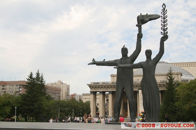 Novosibirsk - Statue de Lenine et soldats
Mots-clés: Communisme statue