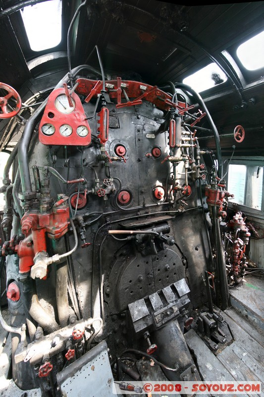 Musee des Chemins de Fer - cabine locomotive a vapeur
Mots-clés: Trains Communisme