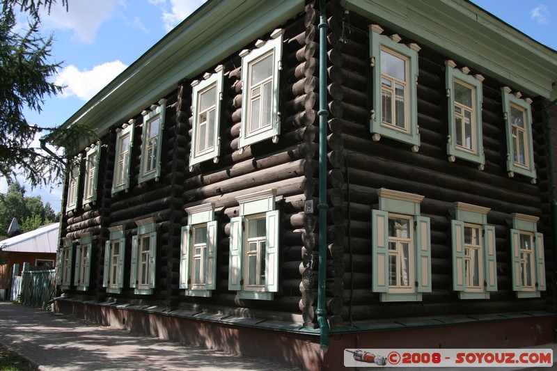 Tomsk - Maison en bois sur Krasnoarmeiskaia oul
Mots-clés: Bois
