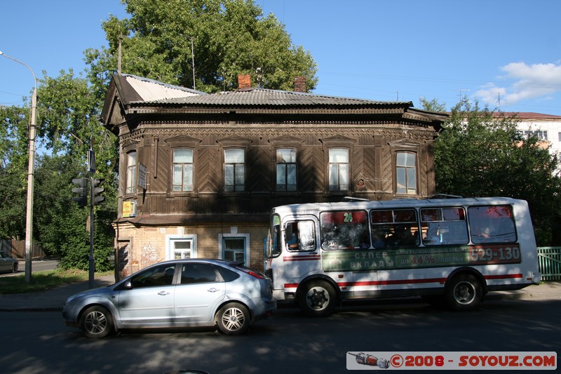 Tomsk - Maison en bois sur Krasnoarmeiskaia oul
Mots-clés: Bois