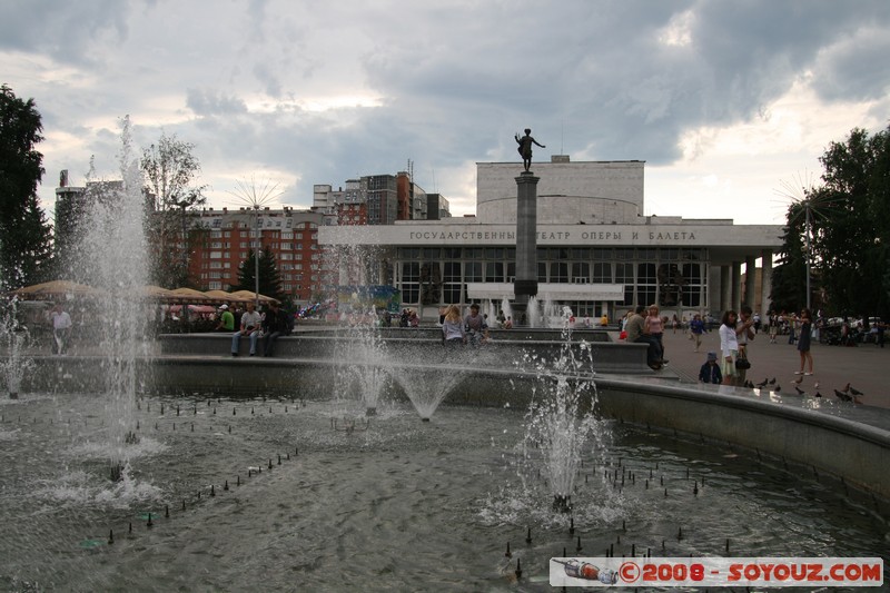 Krasnoiarsk - Opera
Mots-clés: Fontaine Communisme