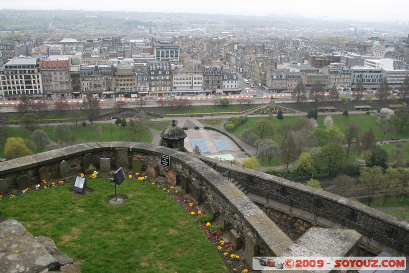 Edinburgh Castle - Cemetery for soldiers' dog
Johnston Terrace, Edinburgh, City of Edinburgh EH1 2, UK
Mots-clés: chateau Moyen-age Edinburgh Castle cimetiere