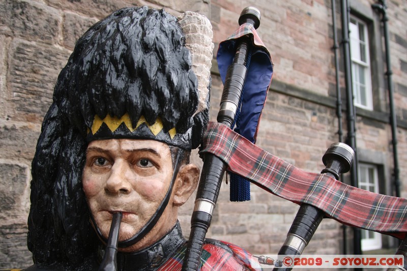 Edinburgh Castle
King's Stables Rd, Edinburgh, City of Edinburgh EH1 2, UK (Johnston Terrace, Edinburgh, City of Edinburgh EH1 2, UK)
Mots-clés: chateau Moyen-age Edinburgh Castle Armee statue