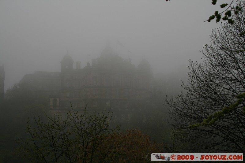 Edinburgh - Princes Street Gardens
Waverley Bridge, Edinburgh, City of Edinburgh EH1 1, UK
Mots-clés: brume patrimoine unesco