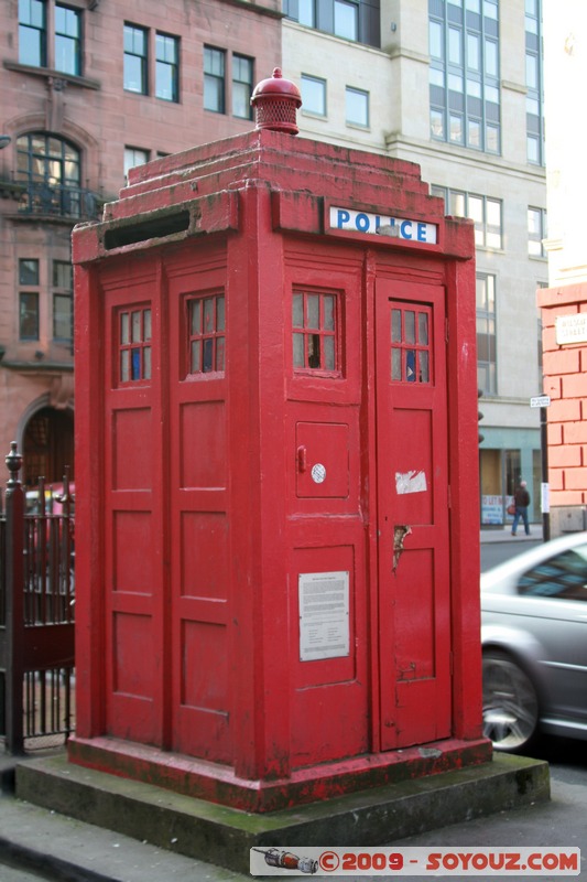 Glasgow - Police Box - TARDIS?
Wilson St, Glasgow, Glasgow City G1 1, UK
Mots-clés: Doctor who TARDIS Movie location