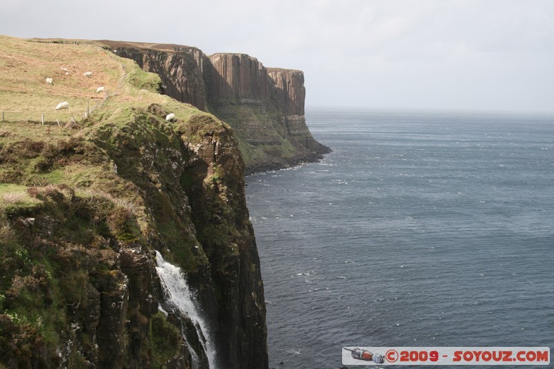 Skye - Trotternish - Sea Cliffs and waterfall
Staffin, Highland, Scotland, United Kingdom
Mots-clés: cascade mer
