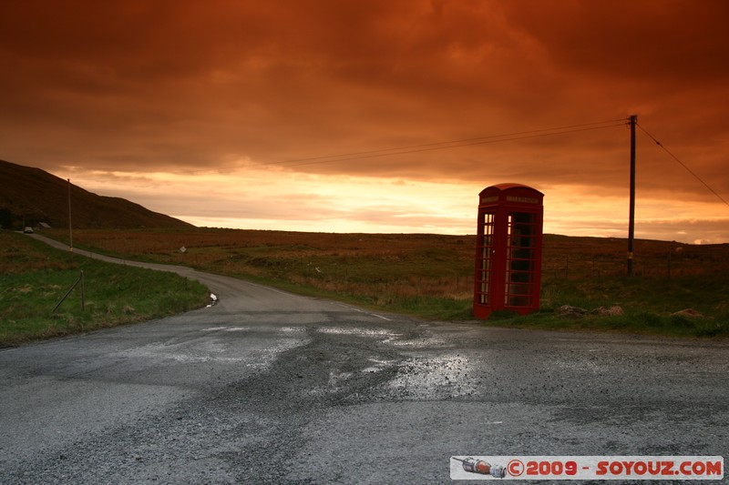 Skye - Lonely Phonebooth
A855, Highland IV51 9, UK
Mots-clés: Phone booth Lumiere sunset