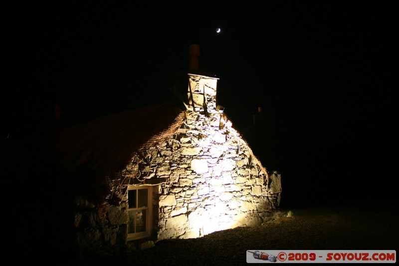 Hebridean Islands - Lewis - Hebridean Islands - Lewis - Gearrannan Blackhouse by night
Mots-clés: Blackhouse Nuit