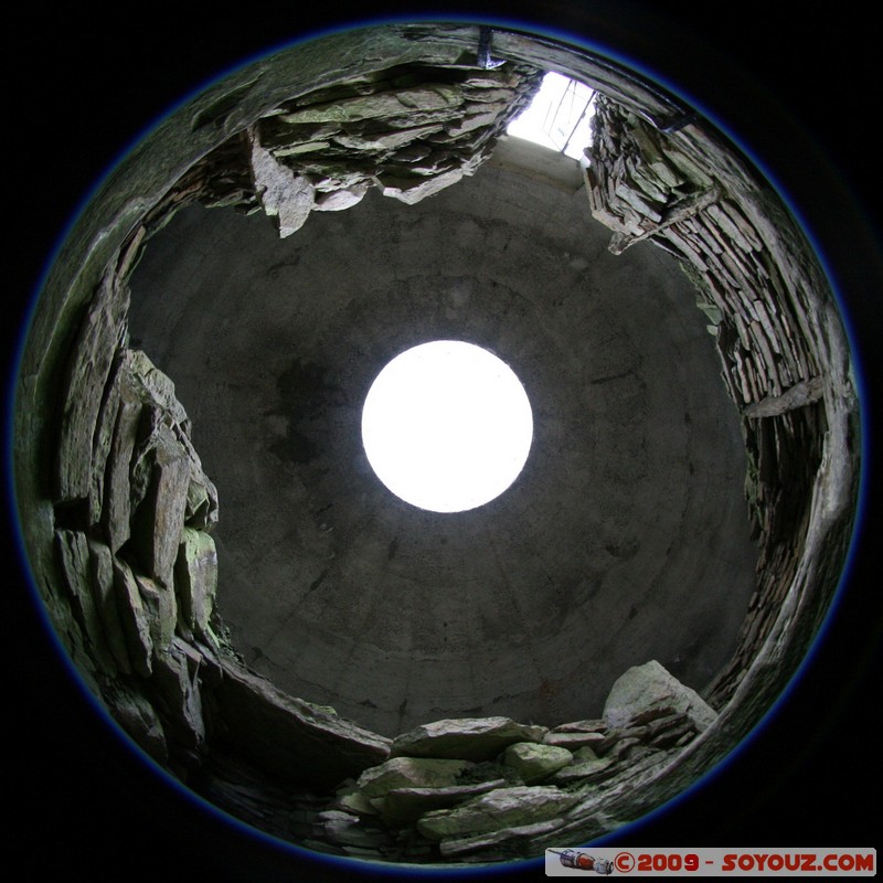 Orkney - Rousay - Taversoe Tuick
Redland, Orkney, Scotland, United Kingdom
Mots-clés: prehistorique cairns Fish eye