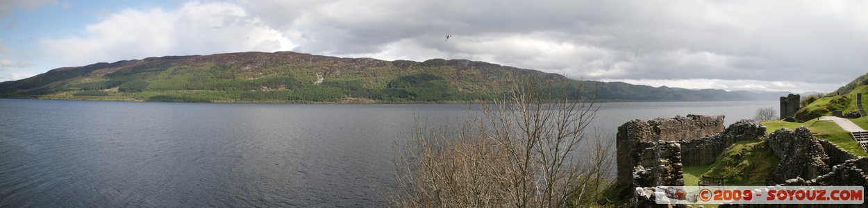Loch Ness from Urquhart Castle - panorama
Stitched Panorama
Mots-clés: Lac panorama Urquhart Castle Loch Ness