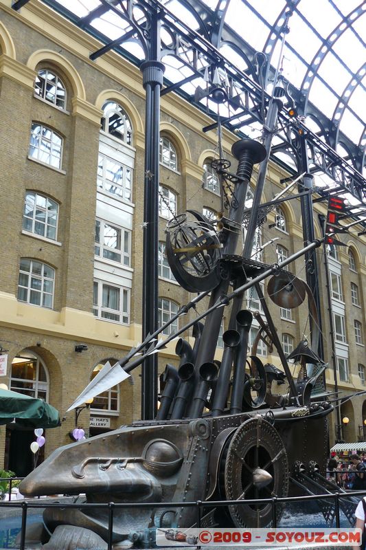 London - Southwark - Hay's Galleria
Hays Ln, Camberwell, Greater London SE1 2, UK
Mots-clés: Hay's Galleria sculpture