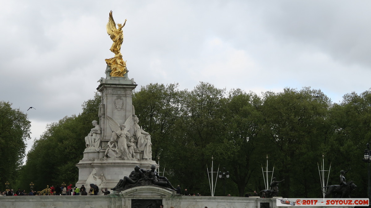London - Buckingham Palace - The Victoria Memorial
Mots-clés: England GBR geo:lat=51.50113303 geo:lon=-0.14029045 geotagged Royaume-Uni St. James's Ward Victoria London Londres Buckingham Palace The Victoria Memorial