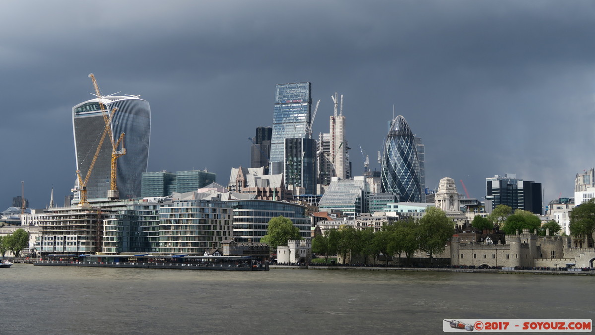 London - The Cheese Grater, The Walkie Talkie & the Gherkin
Mots-clés: England GBR geo:lat=51.50447167 geo:lon=-0.07621422 geotagged Riverside Ward Royaume-Uni Southwark London Londres Riviere thames thamise The Walkie Talkie the Gherkin The Cheese Grater skyscraper
